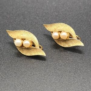 VTG Gold Tone Leaf Faux Pearl Earrings Clip On Textured MCM 1950s-60s